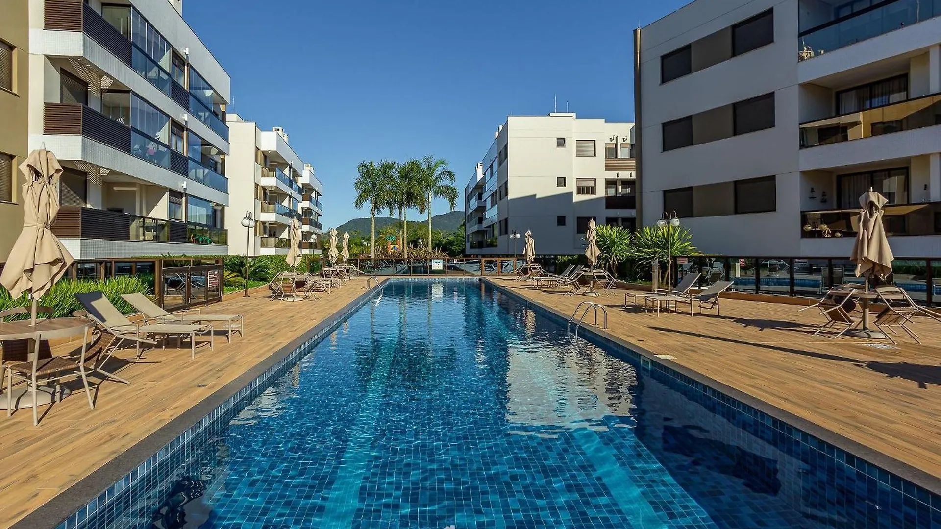 Apartamentos C/ Piscinas A 240M Do Mar Floripa-Sc Adc Florianópolis