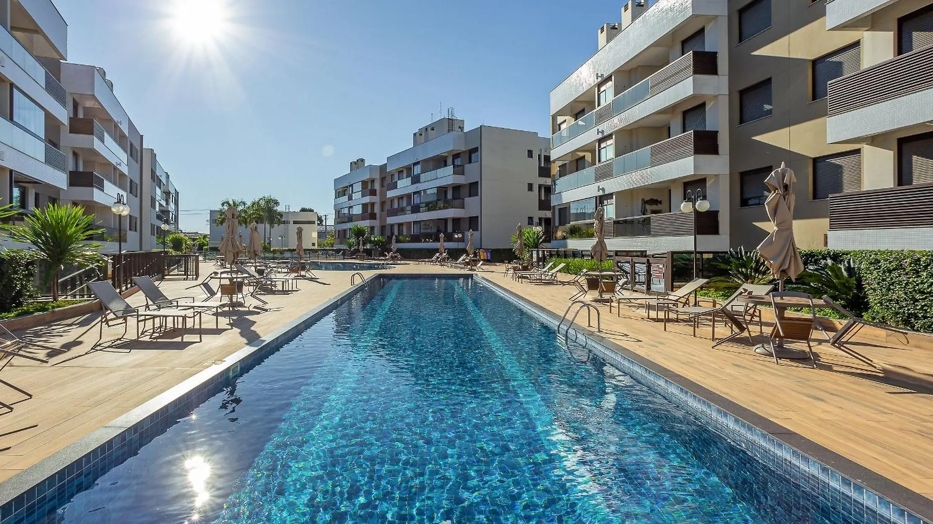 Apartamentos C/ Piscinas A 240M Do Mar Floripa-Sc Adc Florianópolis